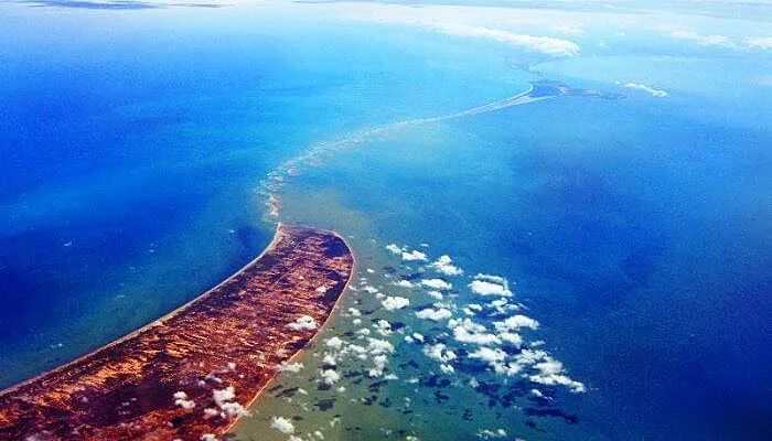 The Adam’s Bridge, or Rama Setu, in Rameshwaram (Rameswaram) The Adam’s Bridge, or Rama Setu, in Rameshwaram (Rameswaram)